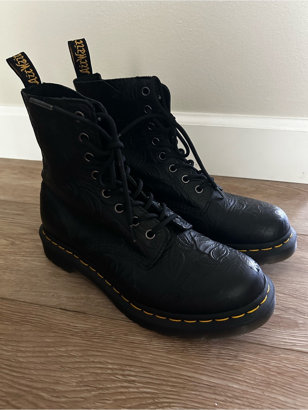 Dr. Martens 1460 Pascal Embossed Black Leather Lace-Up Air Wair Boots Size 9